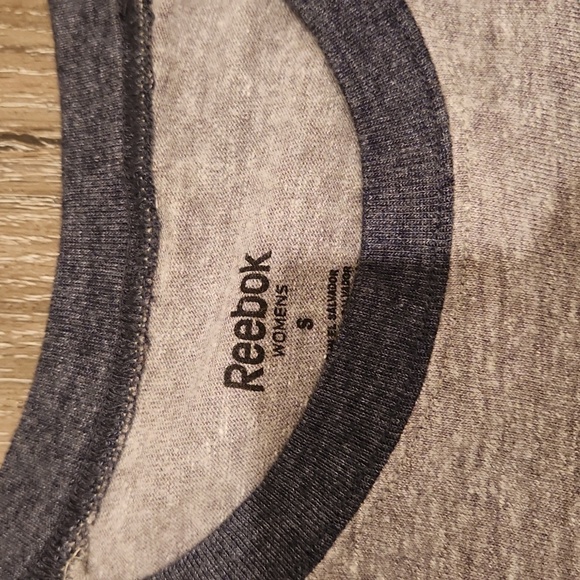 NHL Reebok Woman Long Sleve Shirt - Picture 4 of 5